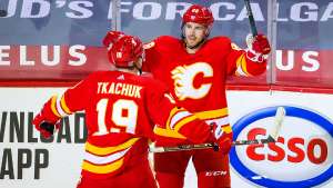 NHL: Calgary Flames - Vancouver Canucks