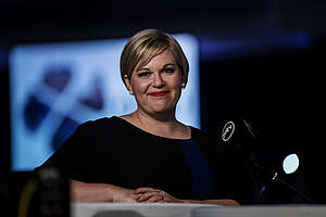 Annika Saarikko pitää linjapuheen keskustan puoluejohtajana 