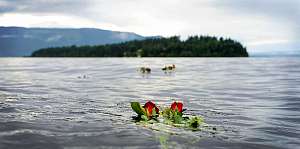 Breivikin iskun uhrien muistotilaisuus Utøyan saarella 