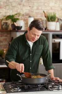 Jamie Oliver: Kaikki kokkaamaan