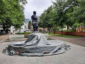 Kaunis Veera -patsas paljastetaan Lappeenrannan satamassa