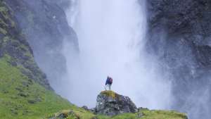 Näin Norjassa: Huikea vesiputous