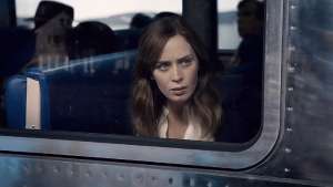 Nainen junassa